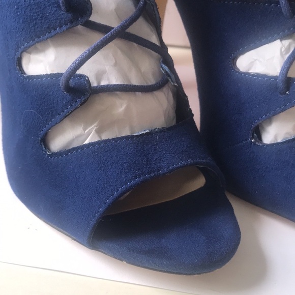 Chines Laundry style “Jigsaw” lace up heels royal blue gently used 8.5 w/box - Picture 3 of 4